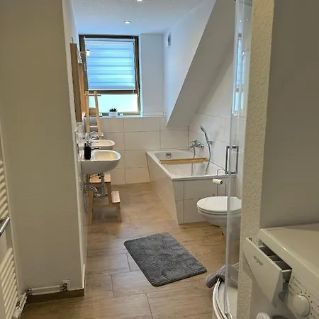 Apartment Gemuetliche Neurenovierte Dachgeschosswohnung *
