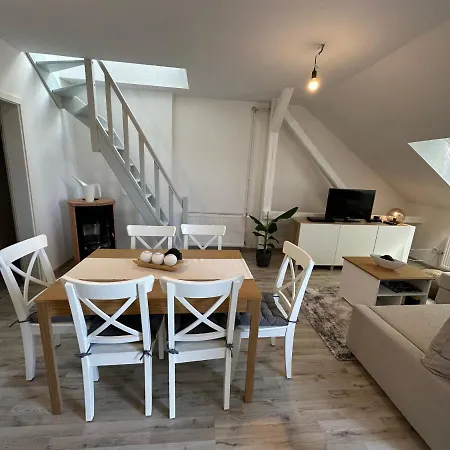 Apartment Gemuetliche Neurenovierte Dachgeschosswohnung