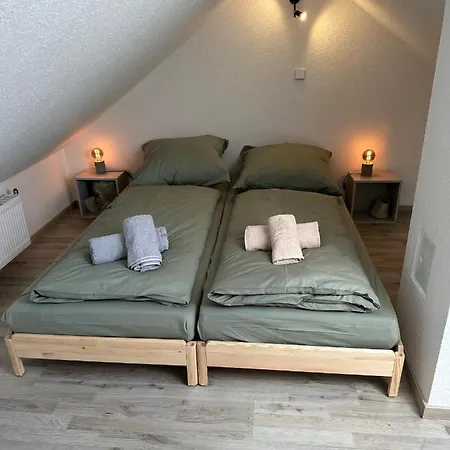 Gemuetliche Neurenovierte Dachgeschosswohnung *